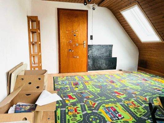 Jugendzimmer - aktuelle Möblierung