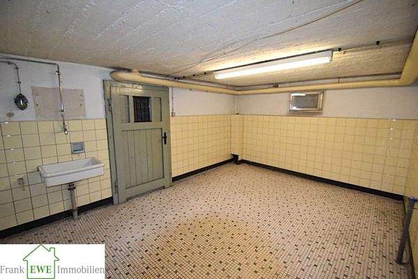 Waschkeller, Einfamilienhaus mit Garage zum Kauf in Düsseldorf Urdenbach, Frank Ewe Immobilienmakler Düsseldorf