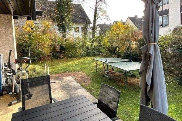 Süd-West-Terrasse mit Garten