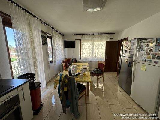 Einbaulüche mit Essbereich