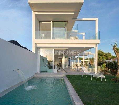 Quality Villas with Sea Views in Marbella's Prime Location
