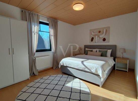 Schlaf-/Kinderzimmer II (mit KI eingerichtet)