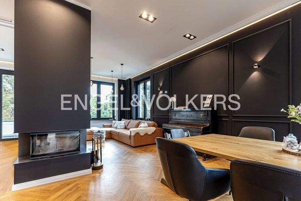 Wohnzimmer mit Kamin