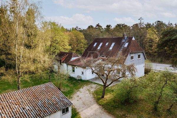 Einfamilienhaus mit vielseitig nutzbaren Nebengebäuden