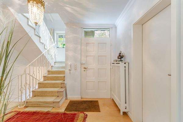 Eingang und Treppenhaus