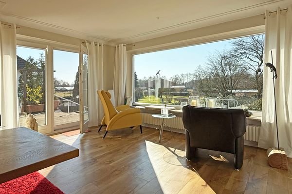 mit Austritt auf die Terrasse