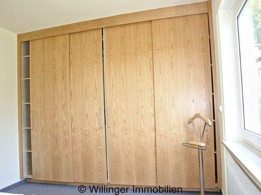 . großer Kleiderschrank Schlafzimmer