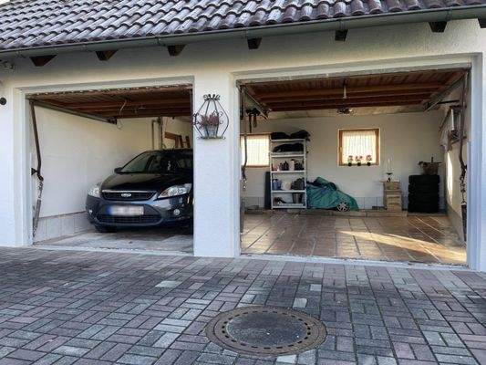 geräumige Doppelgarage