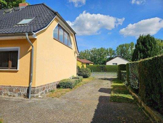 Die zweite Hofzufahrt.jpg