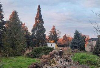 von der Straße aus gesehen