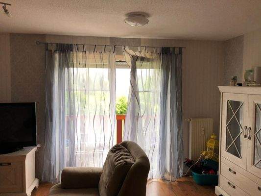 Wohnzimmer mit Balkonzugang.jpeg