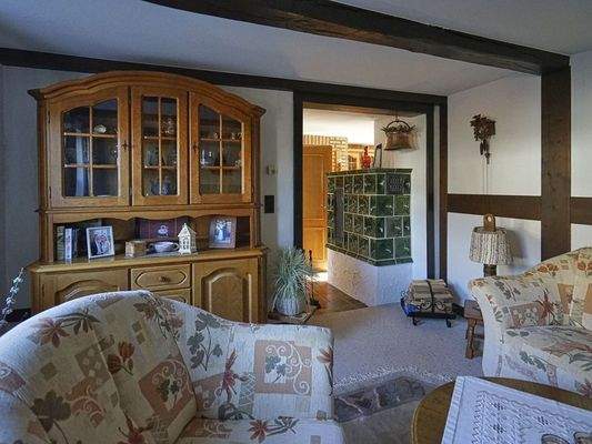 ...mit Blick auf den Kamin