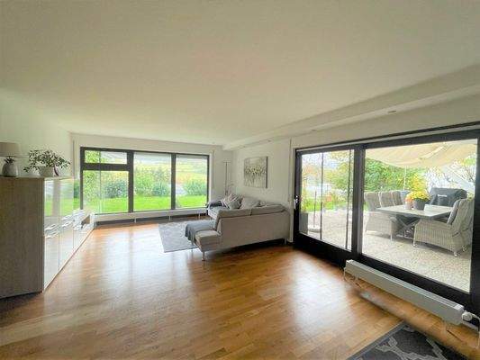 Wohnen mit Blick auf die Terrasse