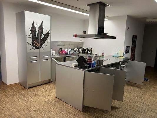 2. Etage, zentrale Einbauküche