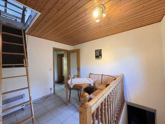 Zugang Keller und Dachboden