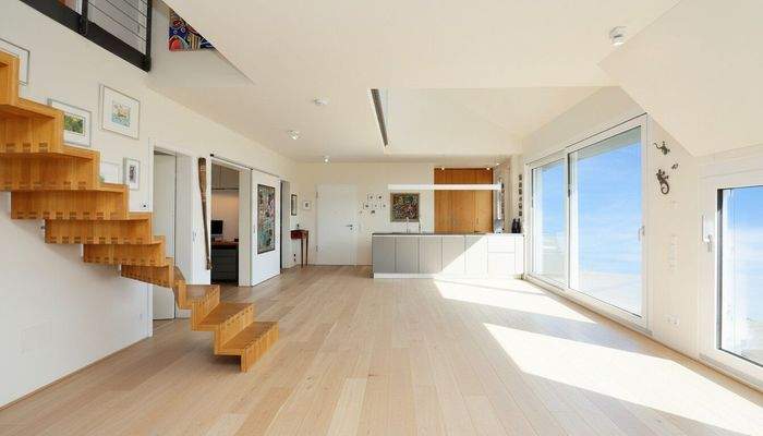 Totale Wohn- Essbereich unmöbliert DG 1