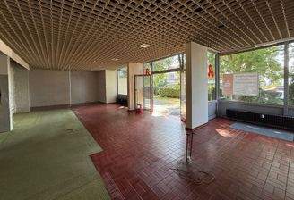 Ladenfläche mit großer Schaufensterfront