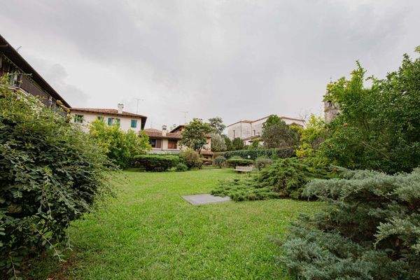 Eckhaus in Udine in der Via Grazzano