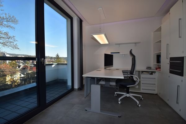 16.1 Büro mit Balkon.JPG