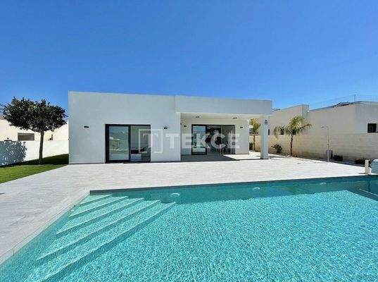 Spacious Villas with Pool and Optional Solarium in Rojales