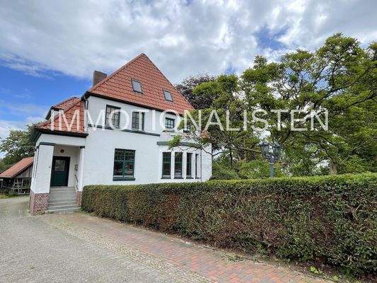 Vorderansicht - Blick von der Auffahrt