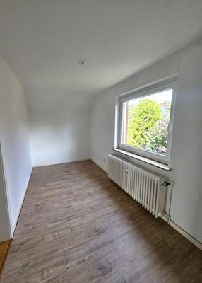 halbes Zimmer DG