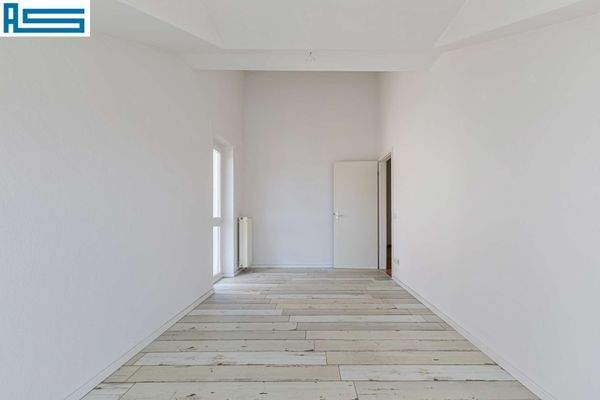 Kinderzimmer 1 mit zusätzlichem bodentiefen Fenster