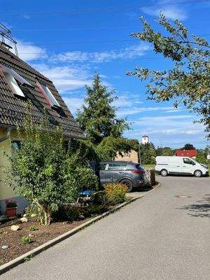 Wohnumgebung mit Blick zum Gebäude