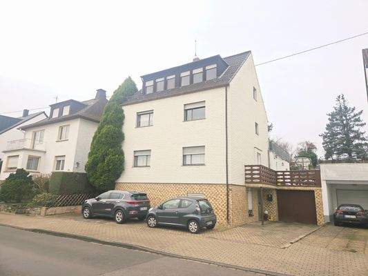 Mit Garage und 1 Außenstellplatz