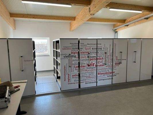 Schieberegal für Ordner