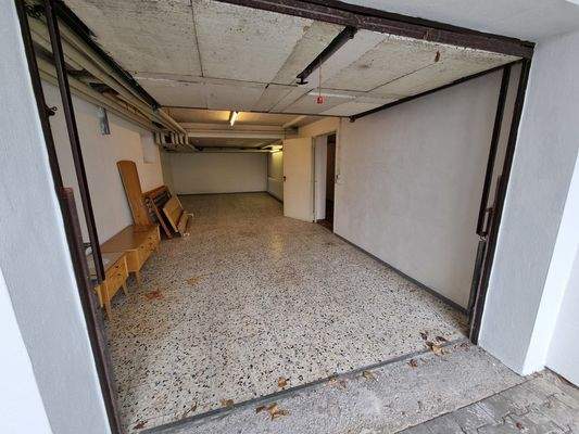 UG-Tiefgarage im Haus