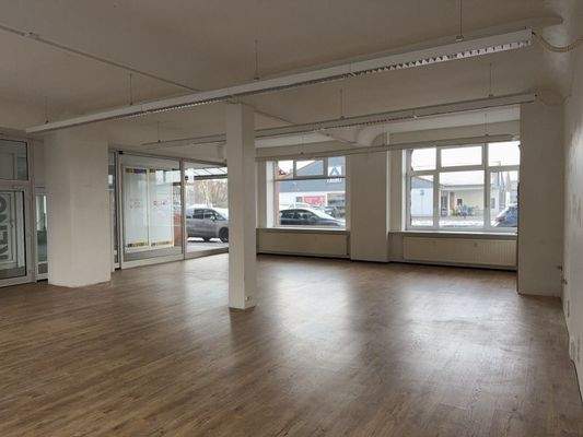 Im Laden-Blick auf B247