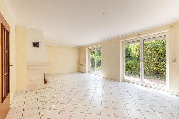 Lichterfülltes Wohnzimmer ...