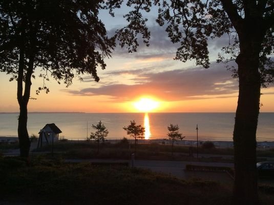 Sonnenaufgang (Blick aus der Wohnung)