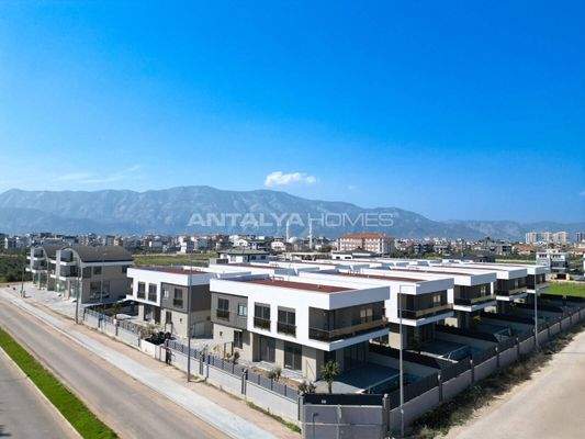 Villas with Private Pools and Gardens in Döşemealtı Antalya