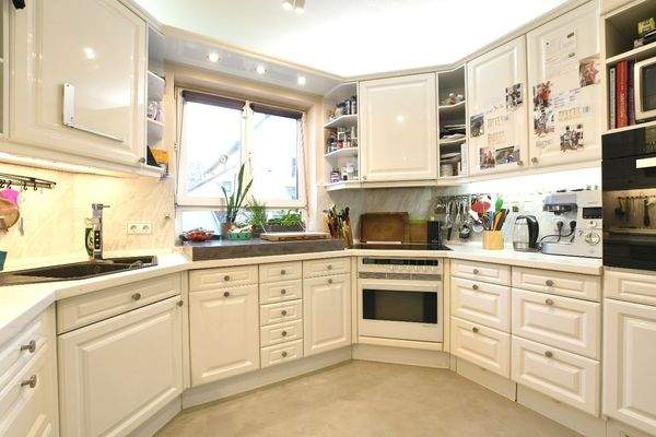 große Luxuseinbauküche