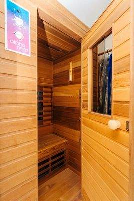 Infrarot-Sauna/begehbarer Kleiderschrank - OG