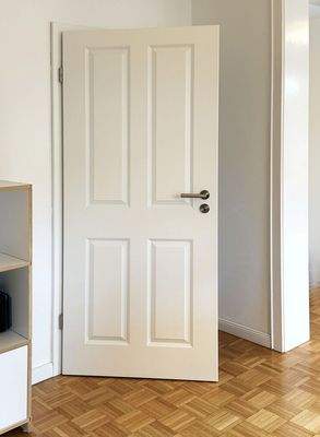 wertige Kassettentüren und Hamburger Fußleisten