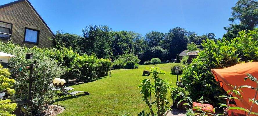 Das große, gepflegte Grundstück