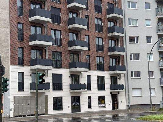 Gebäudeansicht Straße.JPG