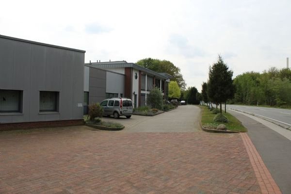 Zufahrt Bürogebäude