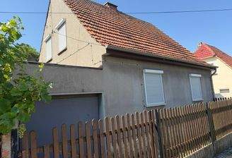 Kleine Garage direkt am Haus