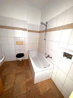 Badezimmer mit Wanne.jpg