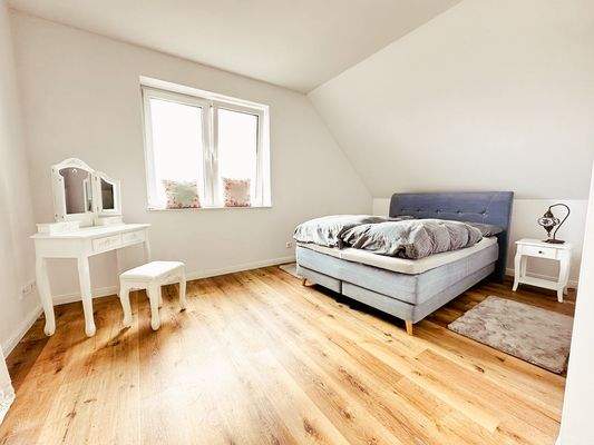 Ruhiges Schlafzimmer für erholsamen Schlaf.