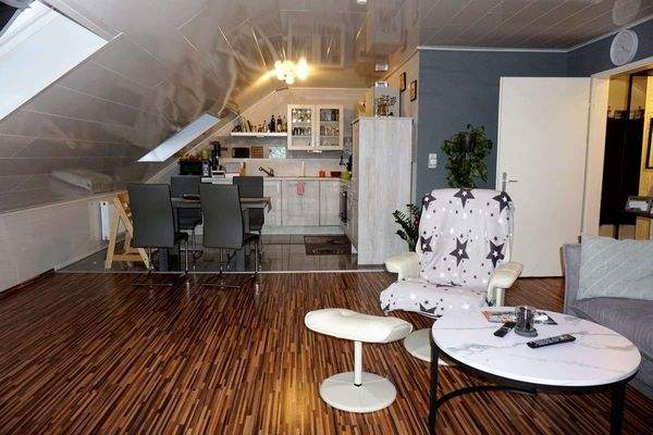 DG Wohn Essküche mit Balkon