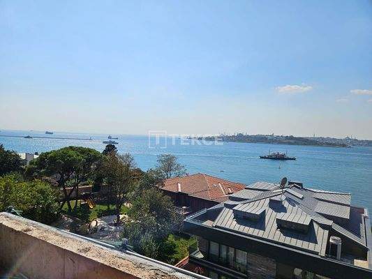 Apartment with Historical Peninsula and Bosphorus Views in Üsküdar