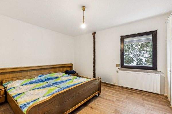 Schlafzimmer (Whg. Hochparterre)