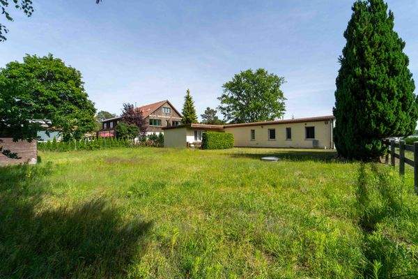 Außenansicht + Garten