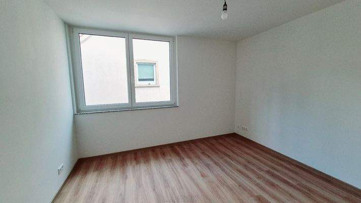 WE9 DG Masionette mittleres Schlafzimmer 4.OG