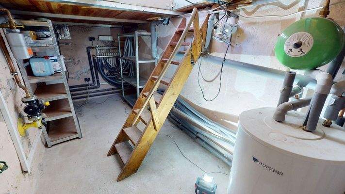 Keller unter Eingangsbereich